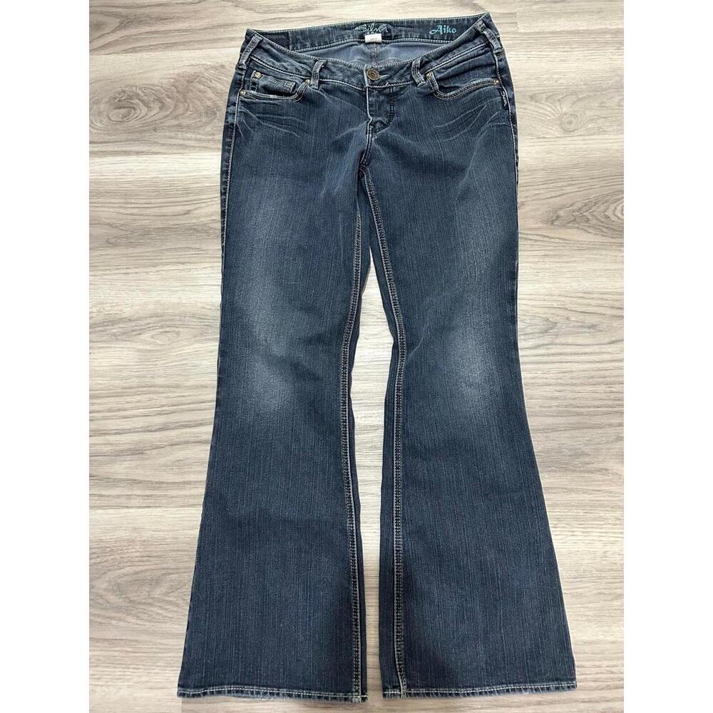Silver Jeans Co. Aiko Women's Flare Jeans Size 29/31 Zipper Fly Straight Classic